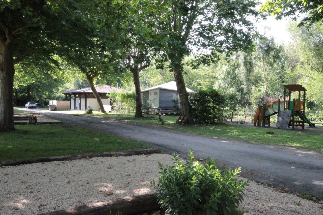 Camping L'Ilot Du Chail Sansais Exterior photo