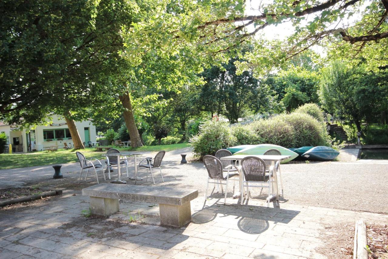 Camping L'Ilot Du Chail Sansais Exterior photo