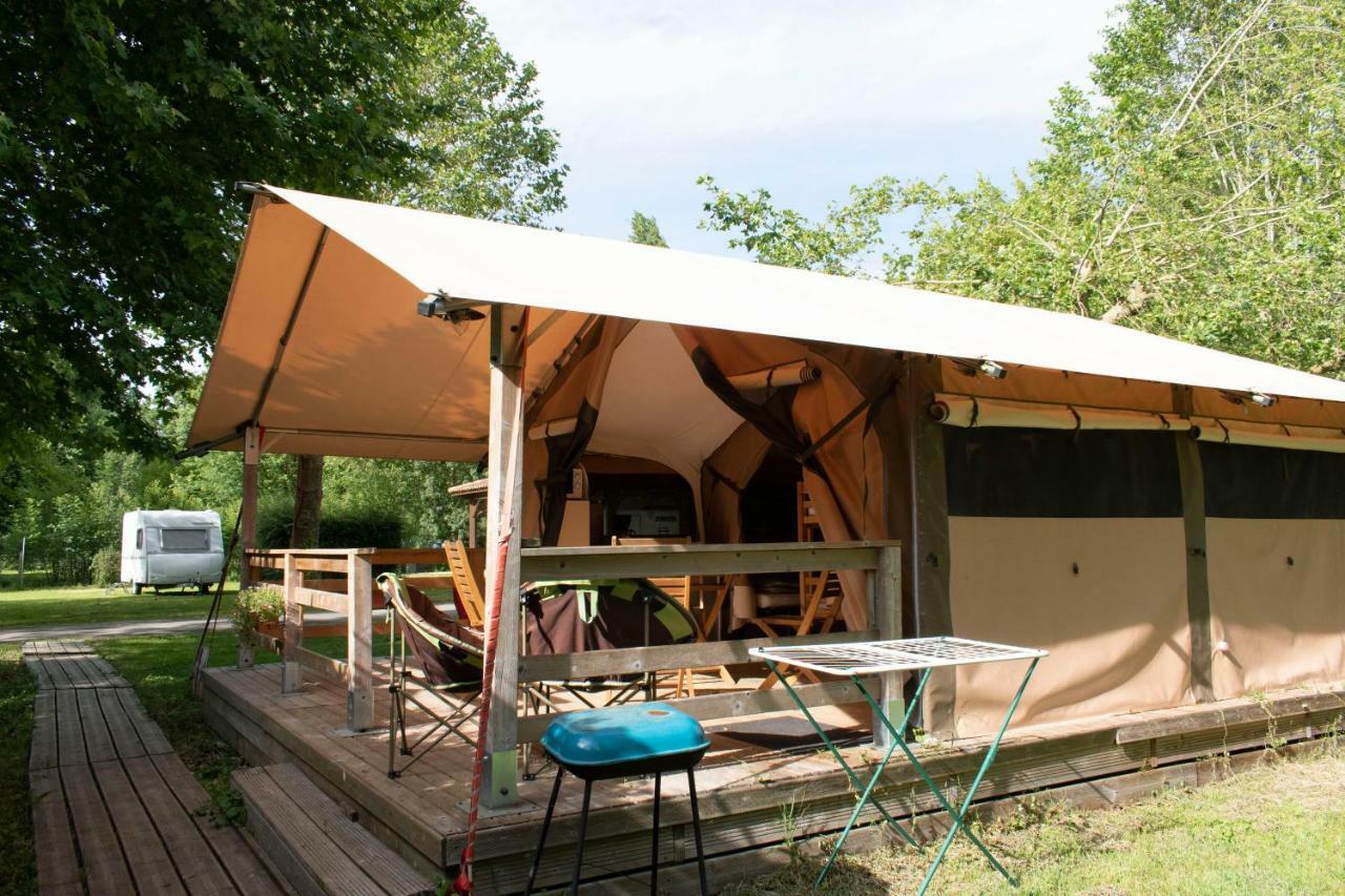 Camping L'Ilot Du Chail Sansais Exterior photo